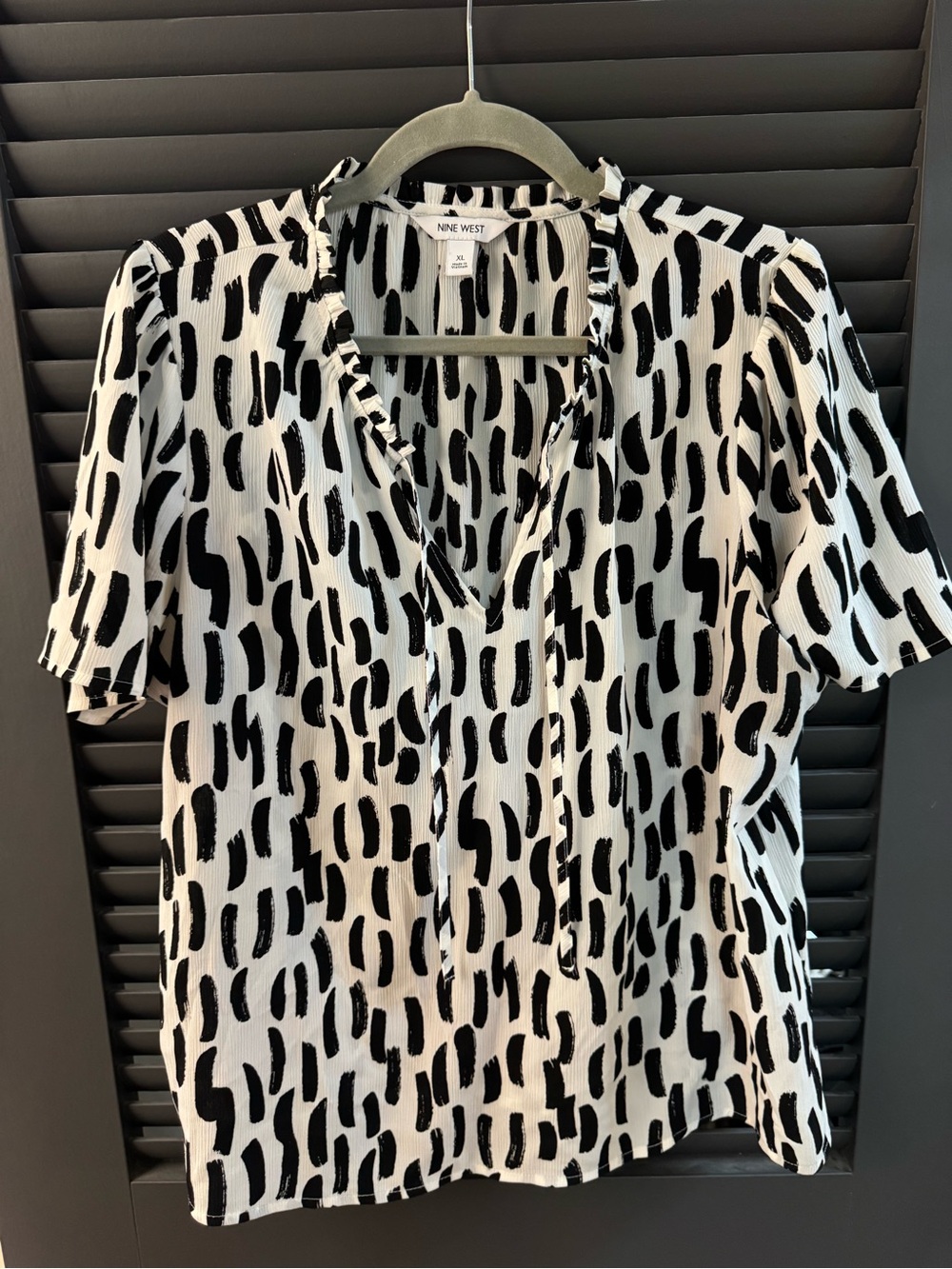 Nine West Black & White Brushstroke Print Ruffle V-Neck Top
